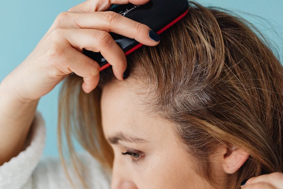 Caída del cabello en otoño: cuándo preocuparse y cuándo no