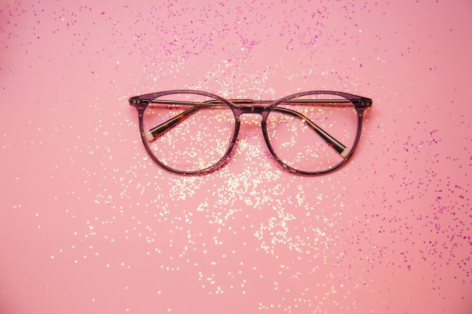 Maquillaje y gafas: que la montura no apague la mirada