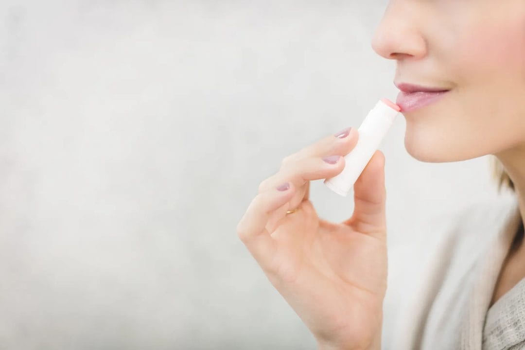 Labios en verano: por qué se agrietan más y cómo protegerlos del sol, la sal y el cloro