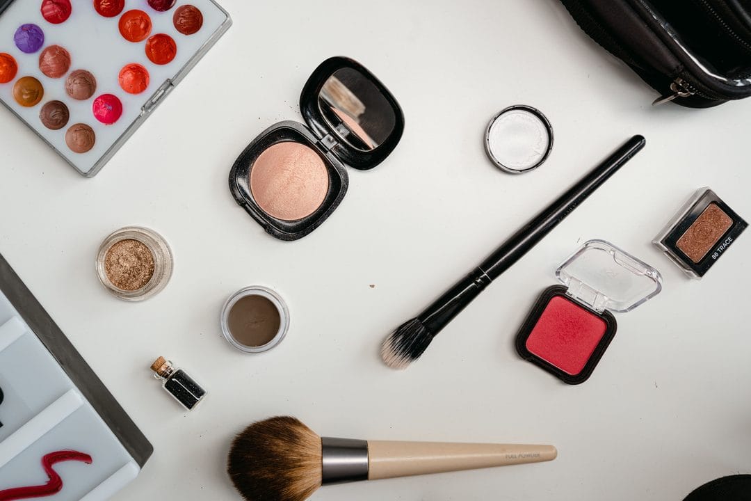 Maquillaje y cuidado facial low cost vs alta gama: dónde ahorrar y dónde no merece la pena escatimar