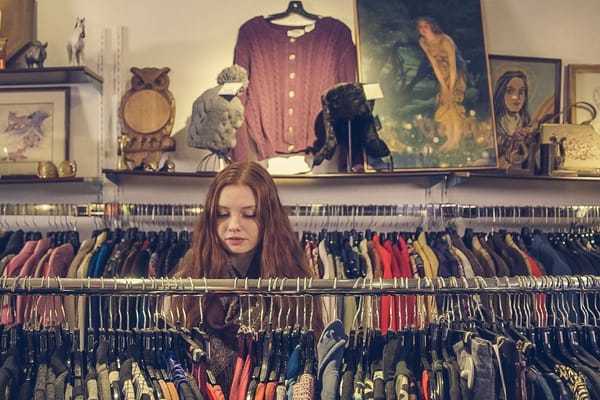 Rebajas de agosto 2026: las piezas de fondo de armario que sí merece la pena comprar antes de septiembre