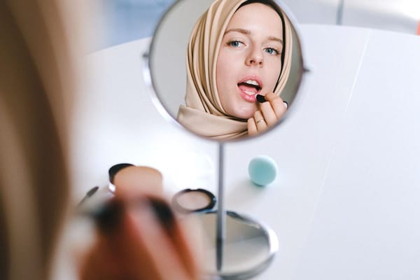 Maquillaje a prueba de calor: la rutina que aguanta las olas de agosto sin derretirse